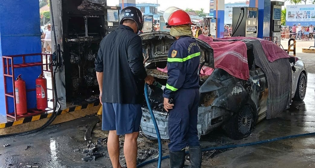 Hà Nội: Cháy cửa hàng cháo trên phố Hàng Vôi, giải cứu 4 người mắc kẹt插图2 Hà Nội: Cháy cửa hàng cháo trên phố Hàng Vôi, giải cứu 4 người mắc kẹt插图2