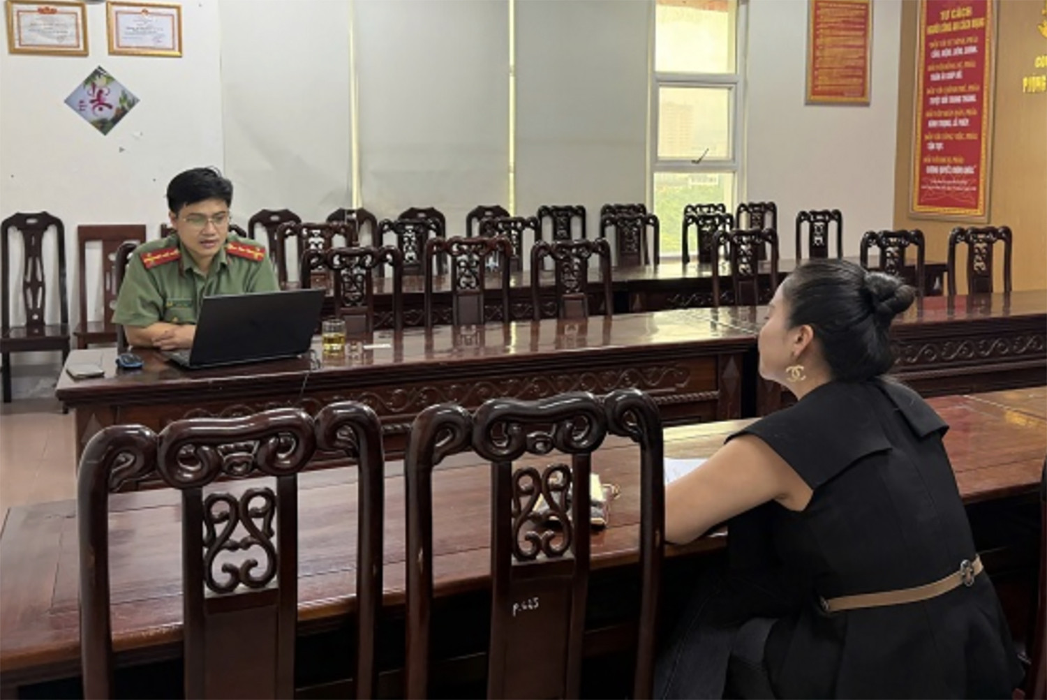 mời làm việc nữ mô giới.jpg