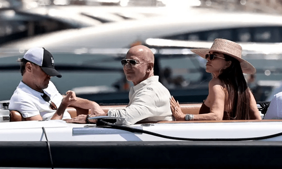 Tỷ phú Jeff Bezos rao bán du thuyền giá 500 triệu USD