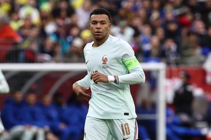 Hơn 250.000 cổ động viên ký vào bản kiến nghị yêu cầu Mbappé rời CLB. (Nguồn: Reuters)