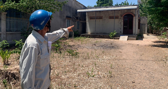 Nhân chứng kể khoảnh khắc cứu bé 2 tuổi bị mẹ ruột và cha dượng bạo hành dã man