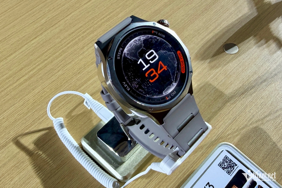 W-watchx3.jpeg