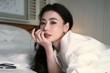 Trương Bá Chi hoảng hốt khi bị đau bụng dữ dội, nôn mửa ngay giữa đêm