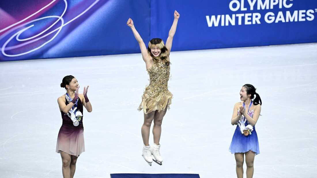 Alysa Liu bị chê mặc xấu nhất Met Gala sở hữu profile khủng: Giành 2 HCV Olympic, 13 tuổi đã vô địch trượt băng插图4 urlhttp3a2f2fnpr brightspots3amazonawscom2f9d2f382fb02ddfad4cc2a5395005e0fd3c412fgettyimages 2261971314 17781427963691088223478