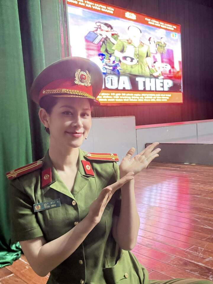 Ba 'ác nữ' phim giờ vàng: Nhan sắc nổi bật, đều là thủ khoa Sân khấu – Điện ảnh插图1 Diễn viên Lưu Huyền Trang hiện công tác tại Nhà hát Kịch Công an Nhân dân.
