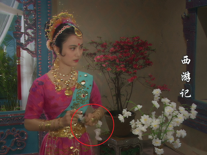 Loạt 'hạt sạn' hài hước không phải ai cũng biết trong phim 'Tây du ký' - 9