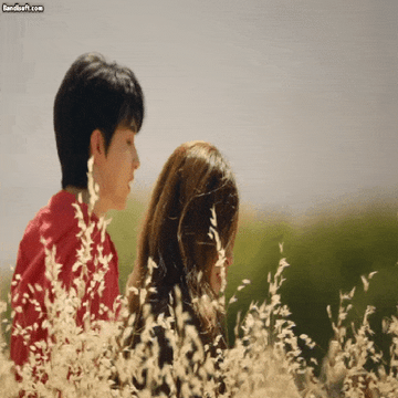 Muốn biết dáng vẻ đẹp nhất của nỗi buồn hãy nhìn mỹ nhân này: Miệng cười mà tim đau