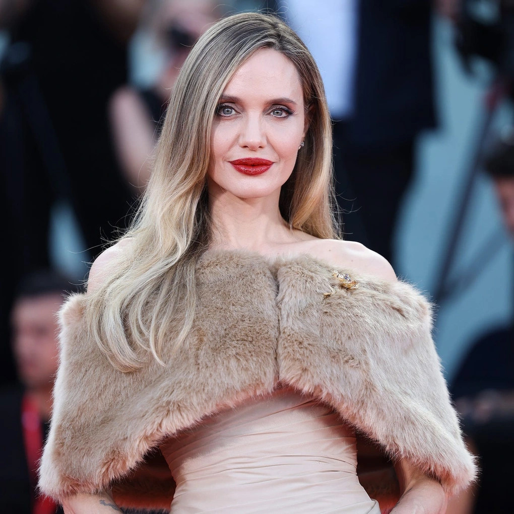 Nữ minh tinh Angelina Jolie giành chiến thắng lớn trước Brad Pitt trong vụ kiện - Ảnh 1.