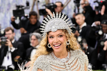 Beyoncé đeo tuyệt tác '50 triệu USD' lên thảm đỏ, cùng dàn sao hạng A khuynh đảo Met Gala 2026