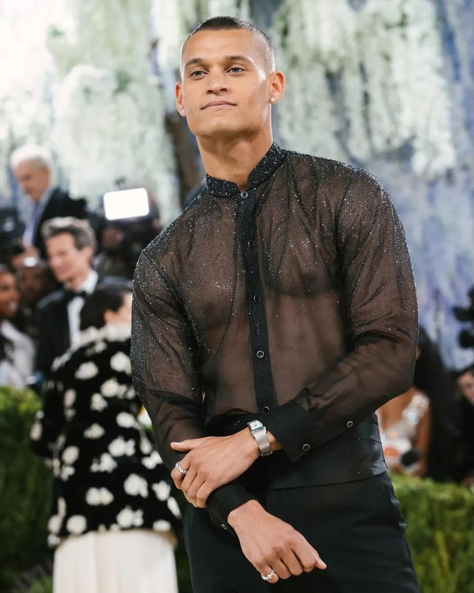 Beyoncé đeo tuyệt tác '50 triệu USD' lên thảm đỏ, cùng dàn sao hạng A khuynh đảo Met Gala 2026插图9 tamsonwatchandjewelry 2877200137 20260505145343