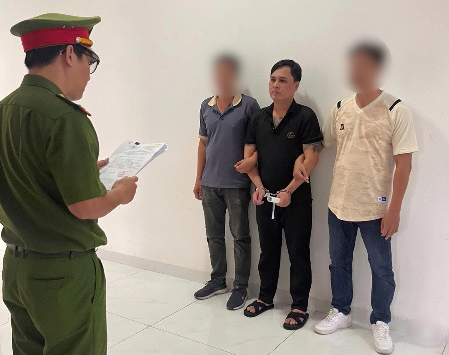 Ra lệnh tạm giam 'tú ông' Đinh Thế Hiển: Bắt quả tang 3 cặp mua bán dâm, hé lộ mức giá gây choáng插图 20