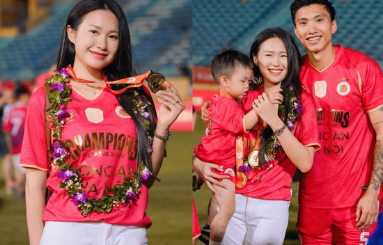 Văn Hậu gọi vợ là 'Thóc ơi' giữa sân Hàng Đẫy, Doãn Hải My xinh bất chấp mọi góc camera