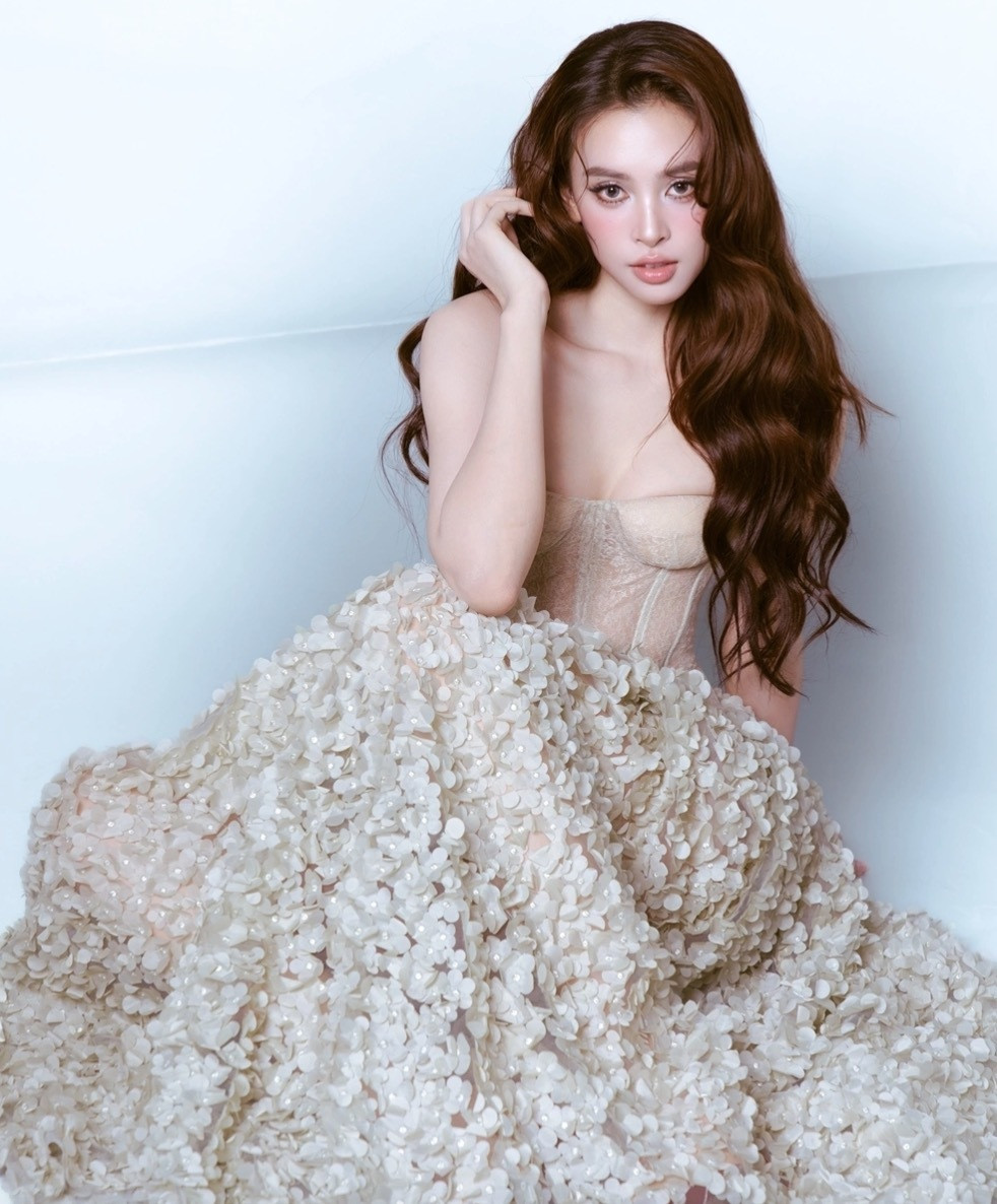 Nhan sắc không đối thủ của mỹ nhân sở hữu gương mặt đẹp bậc nhất showbiz - Ảnh 4.