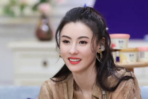 Trương Bá Chi tiết lộ góc khuất cuộc sống tuổi 46, khiến dư luận chú ý