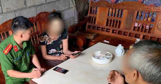 Đôi vợ chồng mời hàng xóm tham gia 'hợp đồng kỳ nghỉ' để tiền đẻ ra tiền