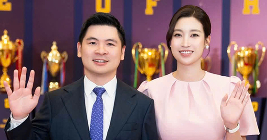 Hoa hậu Đỗ Mỹ Linh tình tứ bên chồng chủ tịch, MC Thụy Vân nhận tin vui