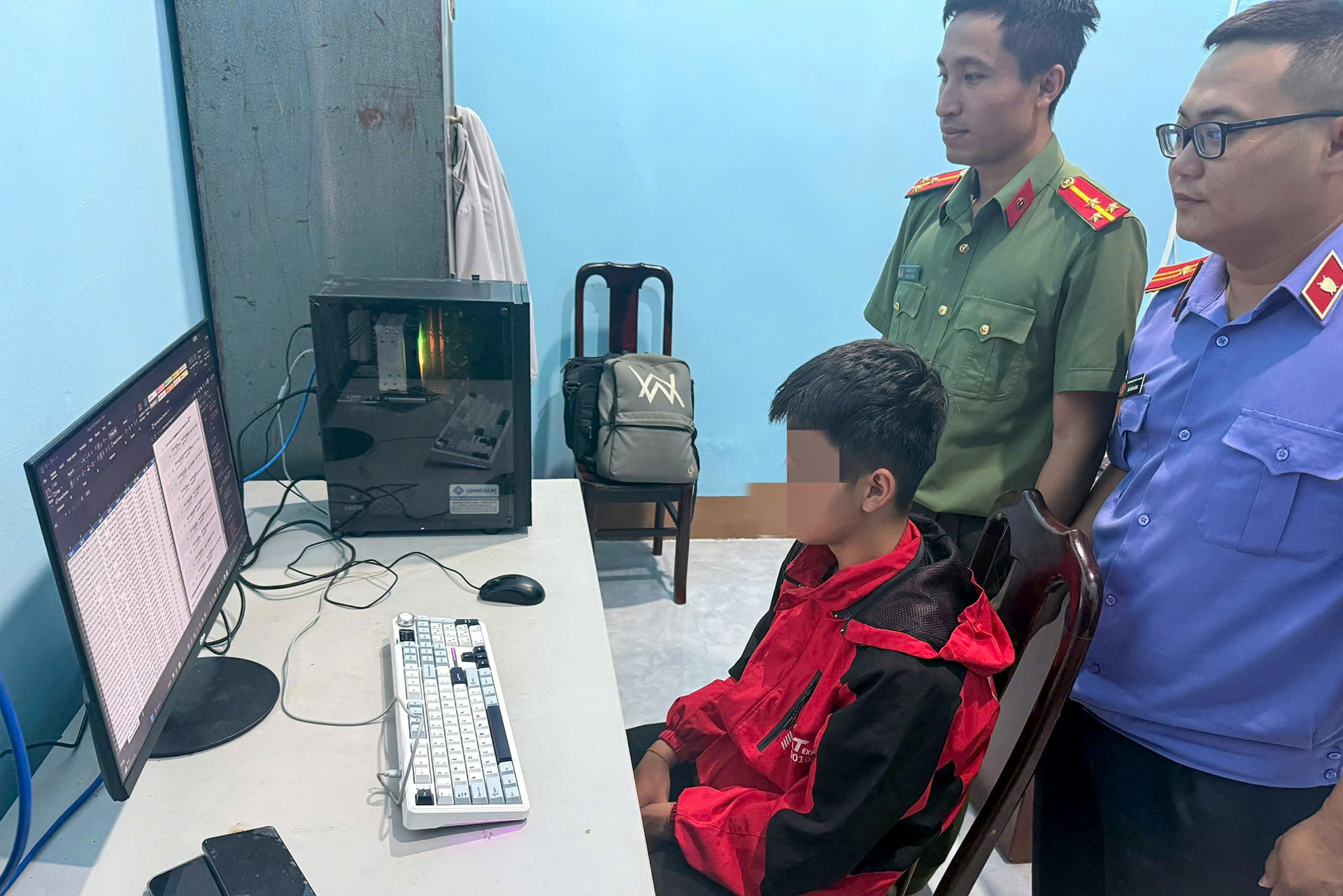 Nam sinh lớp 10 bị khởi tố để điều tra mua bán 20 triệu dữ liệu cá nhân.jpg
