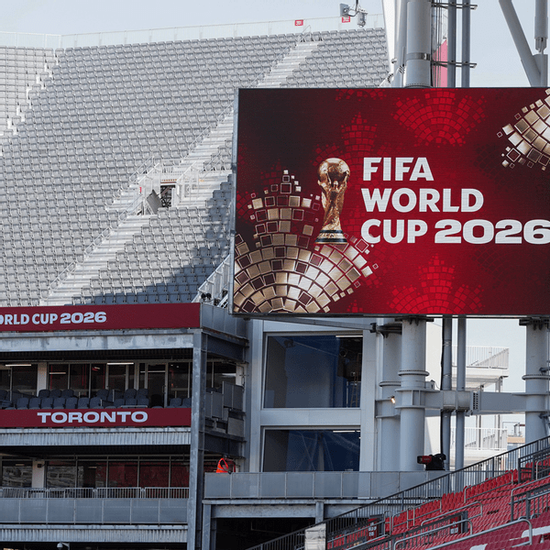 Chi tối đa 8 triệu để tên xuất hiện vài giây trên màn hình FIFA, trào lưu sống ảo mới tại World Cup 2026