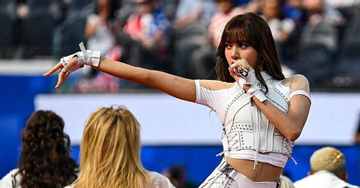 Lisa BLACKPINK làm nên lịch sử tại World Cup với màn biểu diễn cực nóng bỏng