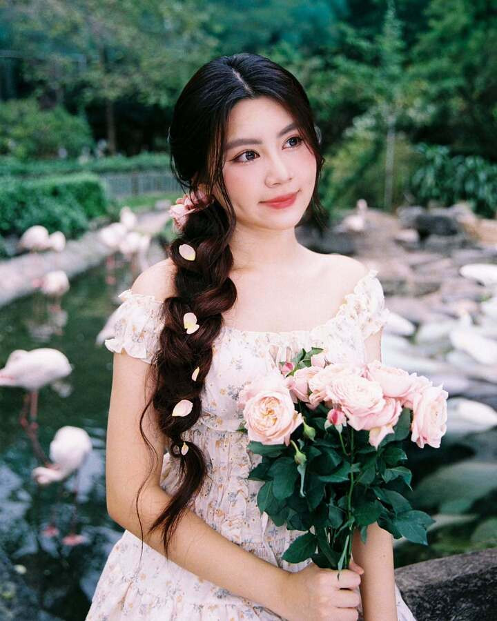 Mỗi lần xuất hiện cùng gia đình, con gái út Quyền Linh đều nhận được sự chú ý từ công chúng.