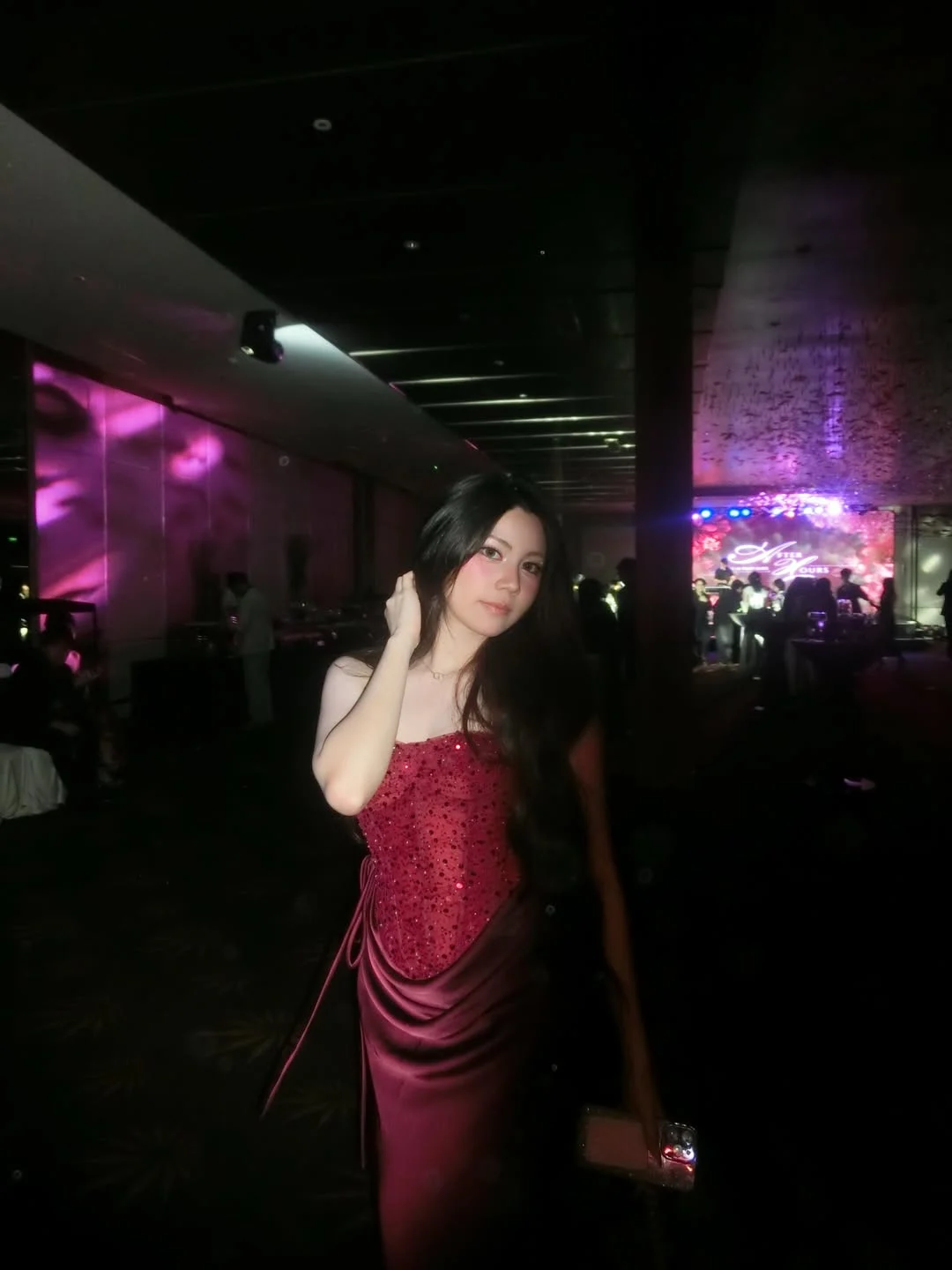 Con út Quyền Linh diện quây đỏ bling trong tiệc prom trường Quốc tế - Ảnh 2