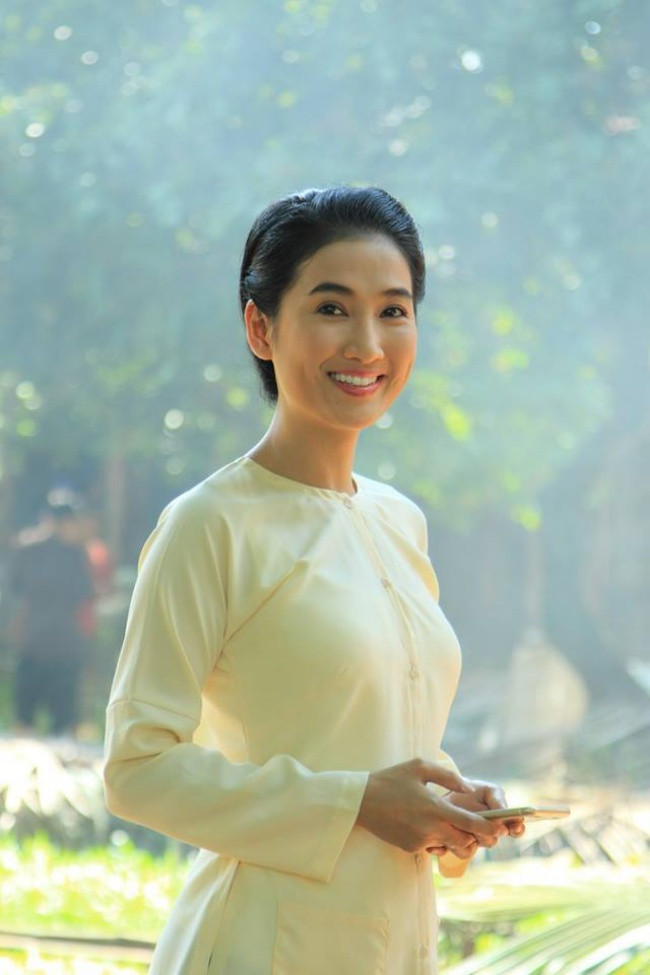 my nhan phim xua noi bat chang kem minh hang nguoi vien man ben ban trai ngoai quoc 1m8 ke tung lam e4 1676481801 746 width650height975