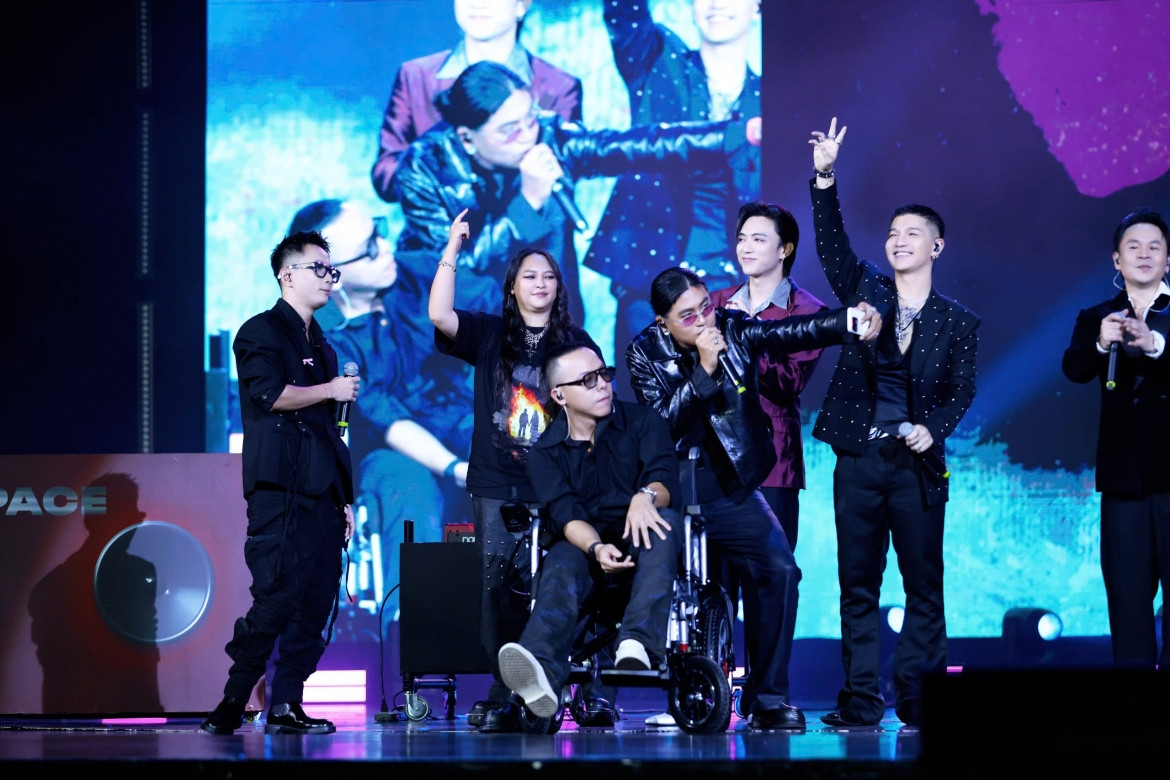 spacespeakers he lo concert kosmik tai ha noi sau fan meeting hinh anh 2