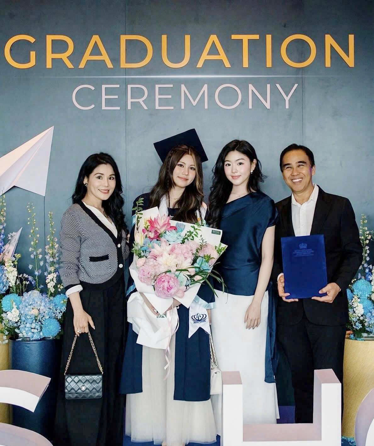 Vẻ đẹp ngọt ngào tuổi 18 ngọt ngào của con gái út nhà MC Quyền Linh - Ảnh 4.