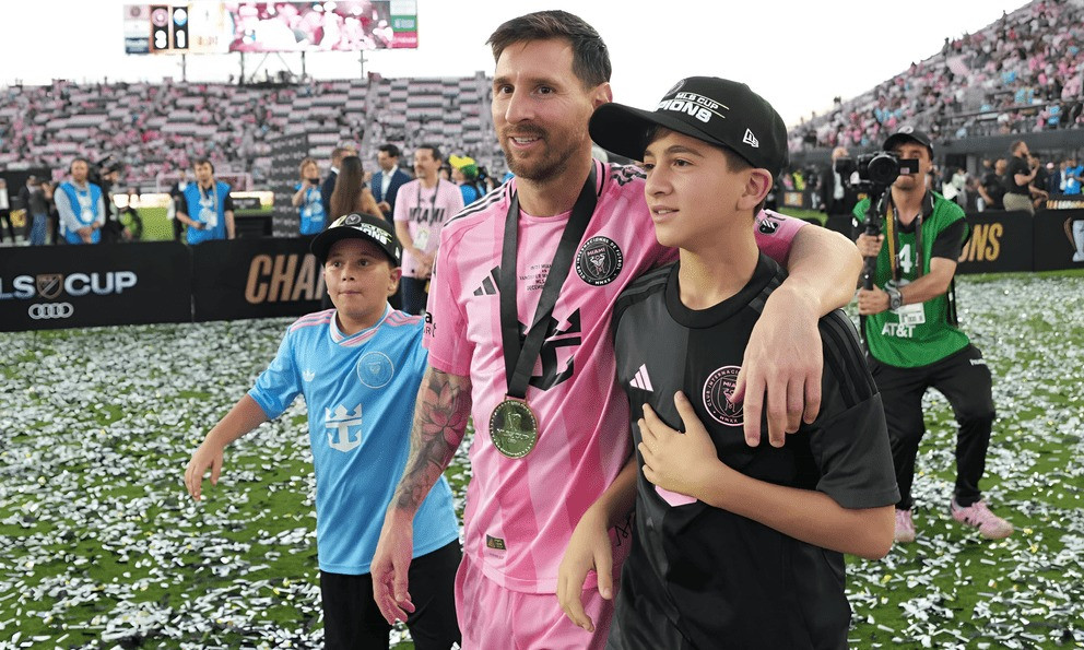 Messi dạy con thế nào: Không điện thoại, không áp lực, tiết lộ điều không muốn các con giống mình插图1 m1011zon picsart aiimageenhancer.jpg