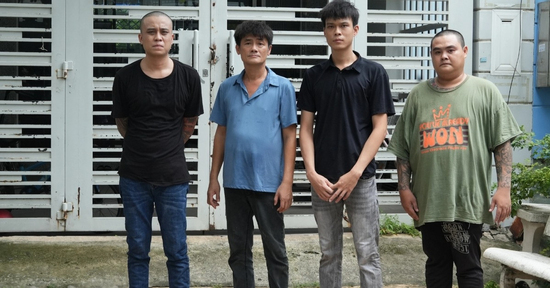 Mang dao bấm đi 'giải quyết' mâu thuẫn hàng xóm, 4 đối tượng bị bắt khẩn cấp