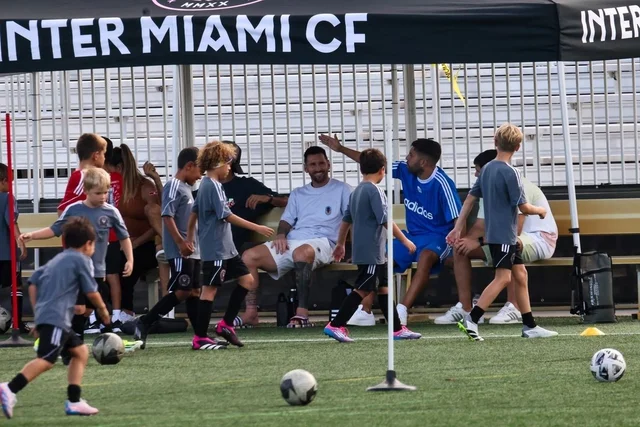 Messi dạy con thế nào: Không điện thoại, không áp lực, tiết lộ điều không muốn các con giống mình插图2 m12211zon