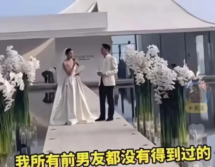 Cô dâu biến đám cưới thành 'lễ tri ân hội người yêu cũ', phản ứng chú rể khiến dân mạng dậy sóng插图 chu-re-dung-hinh-ca-hon-truong-nin-tho-chi-vi-1-phat-ngon-di-vao-long-dat-cua-co-dau-dspl-1-1781752532.png