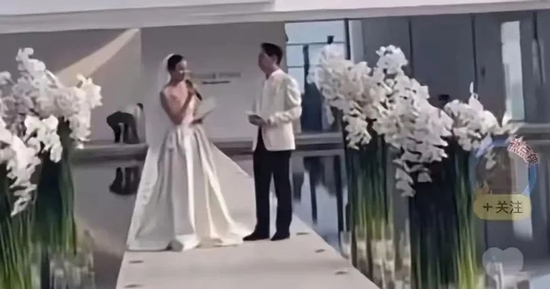 Cô dâu biến đám cưới thành 'lễ tri ân hội người yêu cũ', phản ứng chú rể khiến dân mạng dậy sóng