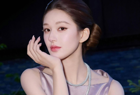 Trở lại sau biến cố, Triệu Lộ Tư gây bất ngờ với 14 hợp đồng trong 6 tháng