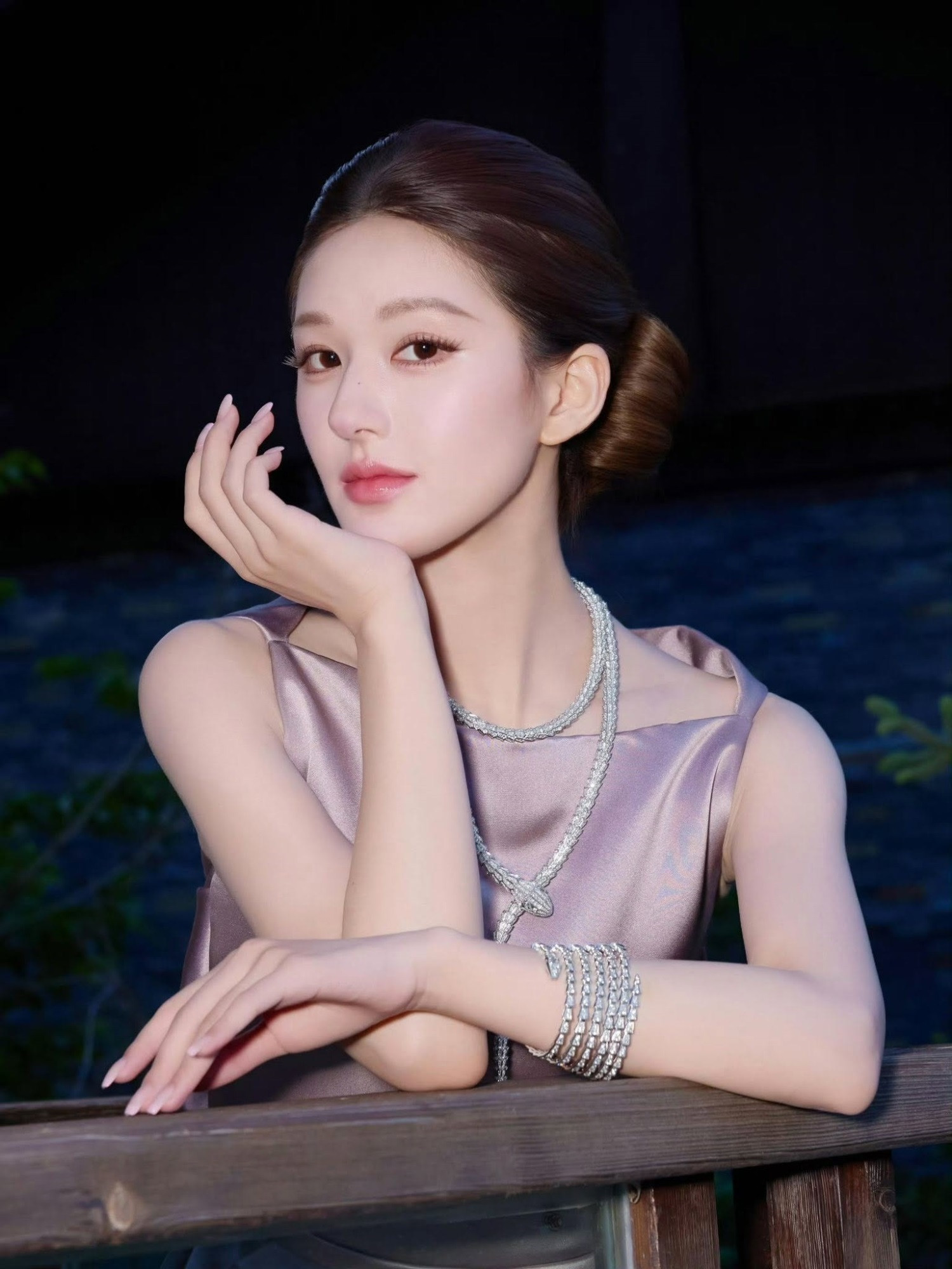 Trở lại sau biến cố, Triệu Lộ Tư gây bất ngờ với 14 hợp đồng trong 6 tháng - Ảnh 1