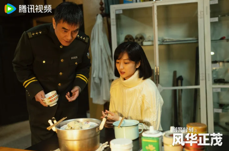 Chưa lên sóng, phim của Bạch Kính Đình và Vương Chí Văn đã 'gây bão' - Ảnh 2