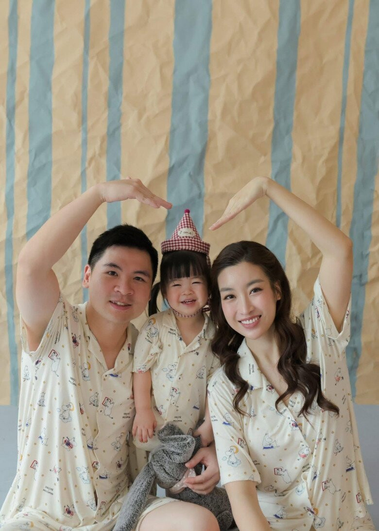 Nàng hậu chú trọng dạy con về sự tiết kiệm và giá trị của đồng tiền từ sớm.
