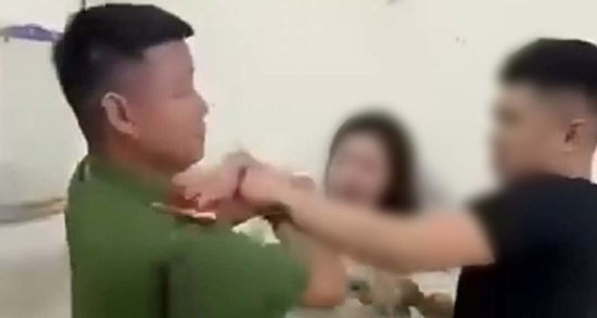Khởi tố người phụ nữ chống đối, hành hung chiến sĩ công an ở Thái Nguyên