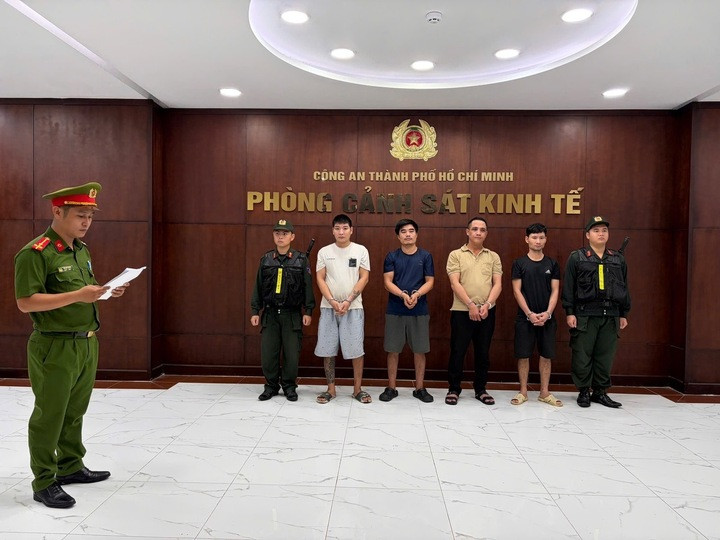 Các đối tượng tại cơ quan điều tra. (Ảnh: Công an cung cấp)