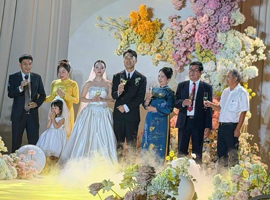 Giây phút gây xôn xao nhất đám cưới Xuân Trường: Bầu Đức nói gì khiến cả hội trường chú ý?插图 bau-duc-1-1782110931.jpg