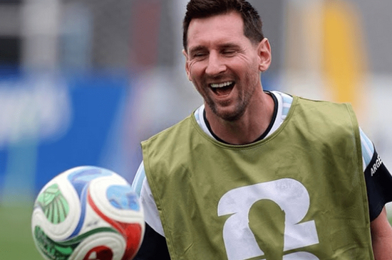 Cơn sốt Messi tại World Cup 2026: Tin đồn bố qua đời gây chấn động, 500kg thịt mang sang Mỹ, fan đạp xe 9 tháng chỉ để gặp idol