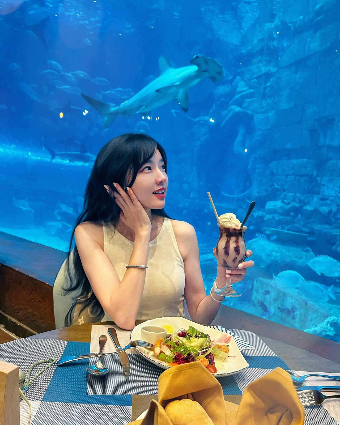 Nữ tiếp viên hàng không sở hữu gương mặt như 'thần tiên': Bí mật lấy chồng, sinh con, mặt như 18 tuổi dù đã hot cả thập kỷ插图8 48223330510336611521484695958948824425396248n