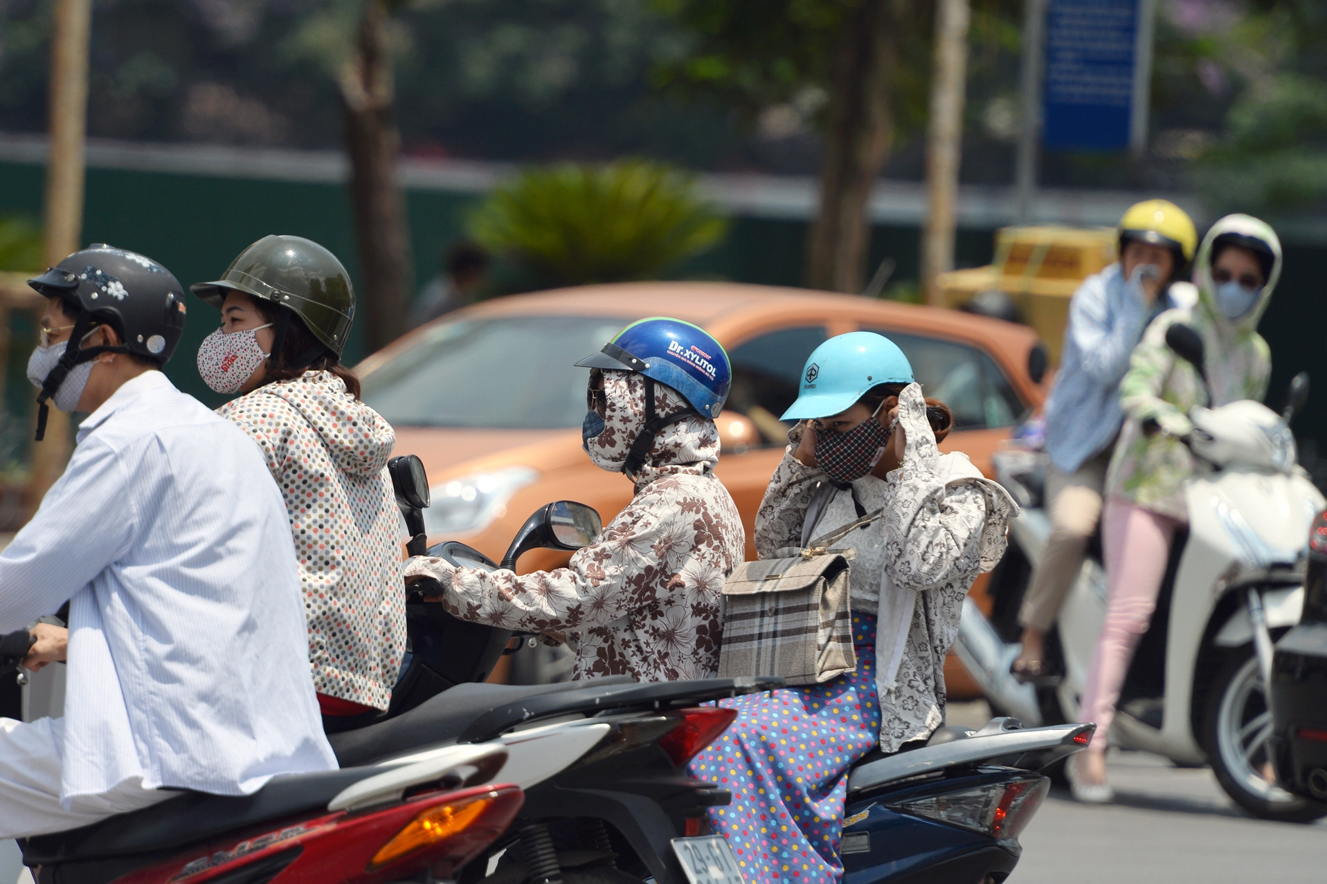 Nắng nóng dữ dội nhất từ đầu tháng 6, Hà Nội và 8 địa phương gần 40 độ
