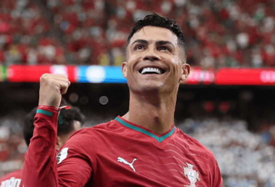 Ronaldo dập tắt mọi chỉ trích, lập kỳ tích chưa từng có ở World Cup, 4 năm nữa Messi may ra mới đuổi kịp