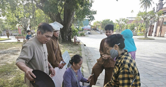 Bé trai 3 ngày tuổi bị bỏ rơi, mẹ để lại thư 'em là sinh viên'