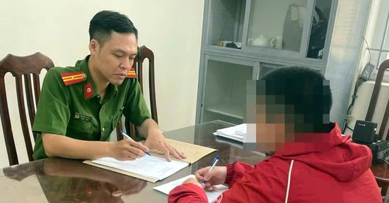 Danh tính nữ shipper kéo tóc, hành hung khách hàng ở Hà Nội