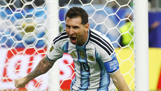 Messi khác biệt giữa làn sóng giày hồng ở World Cup 2026