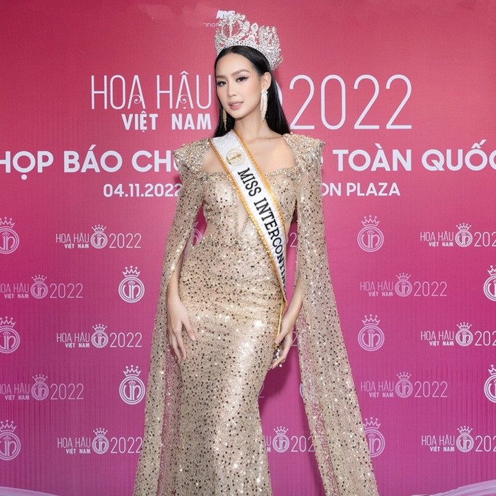 Những lần gây tranh cãi của Hoa hậu Lê Nguyễn Bảo Ngọc插图5 Bảo Ngọc gây tranh cãi khi ngồi ghế giám khảo Hoa hậu Việt Nam 2022.