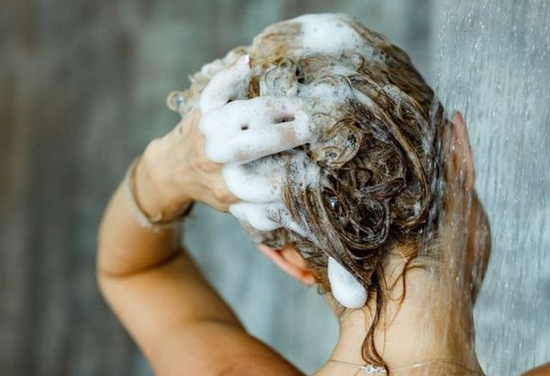 Gội đầu thế nào mới là đúng? Đơn giản nhưng hầu hết mọi người đều sai