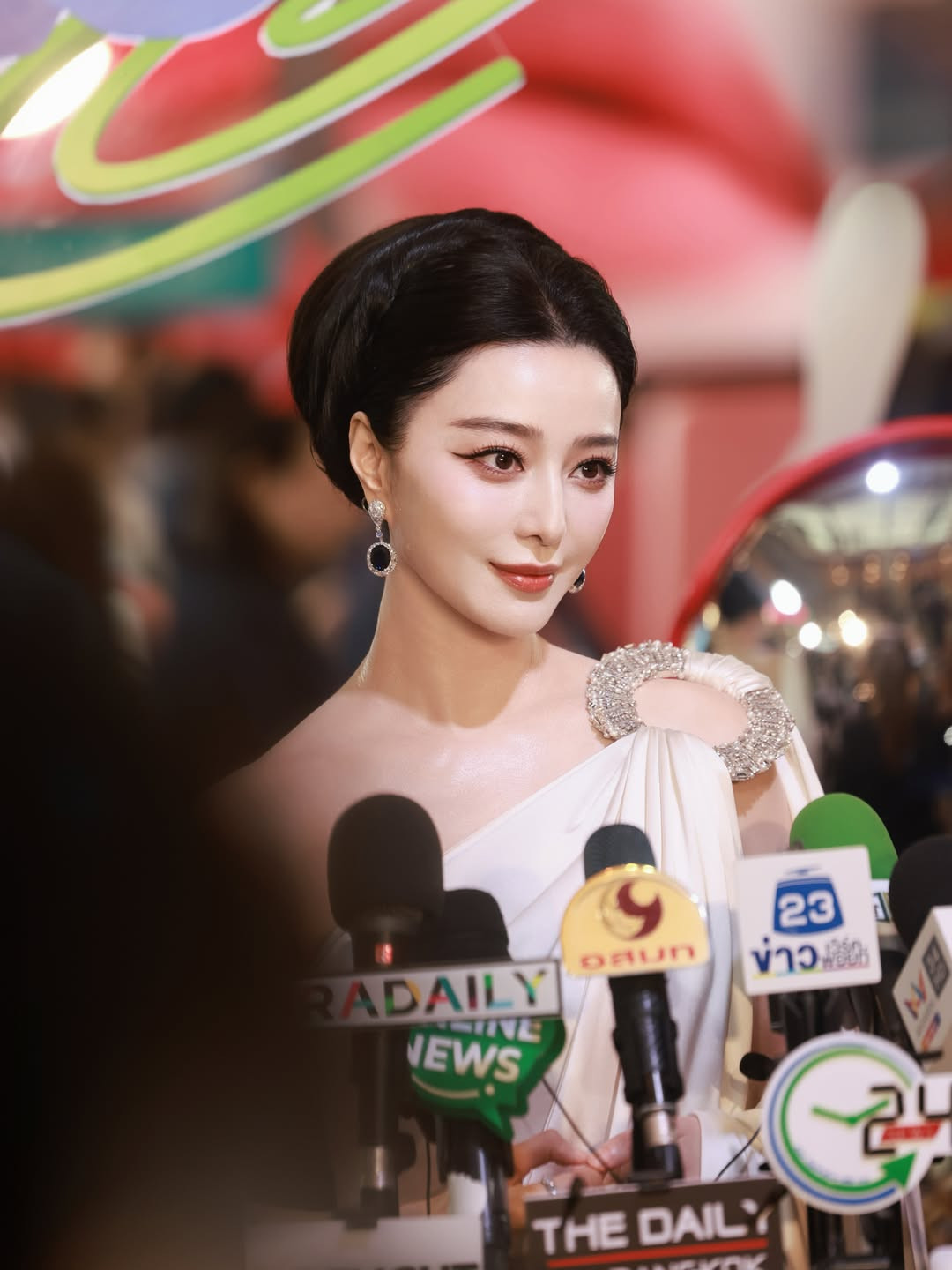 photo by fan bingbing on june 24 2026 may be an image of one or more people hair top and text 3481.jpeg